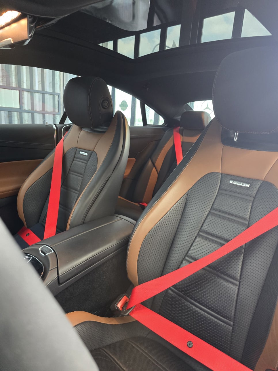 벤츠 E53amg 쿠페 - 컬러 안전벨트로 더 amg답게