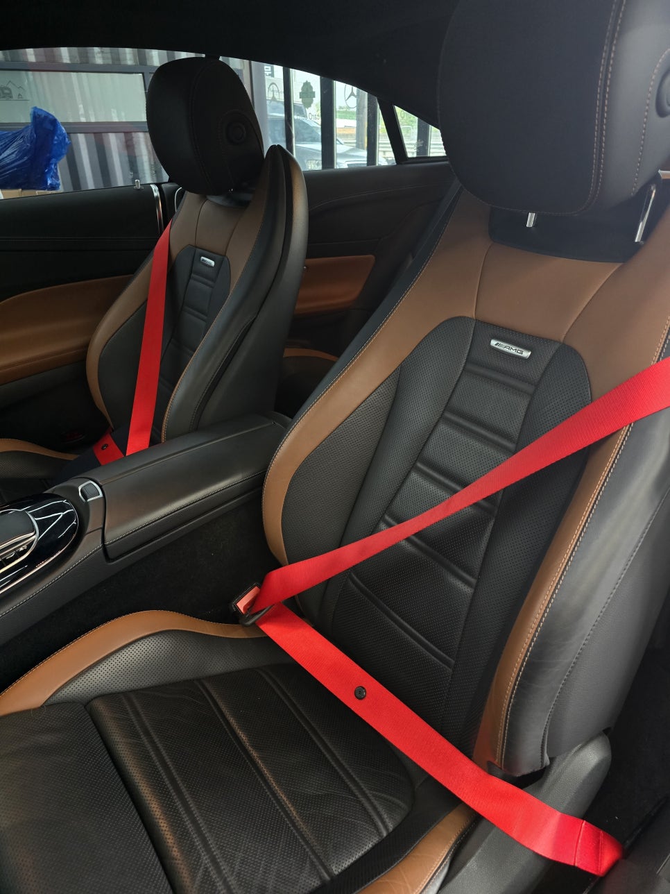 벤츠 E53amg 쿠페 - 컬러 안전벨트로 더 amg답게