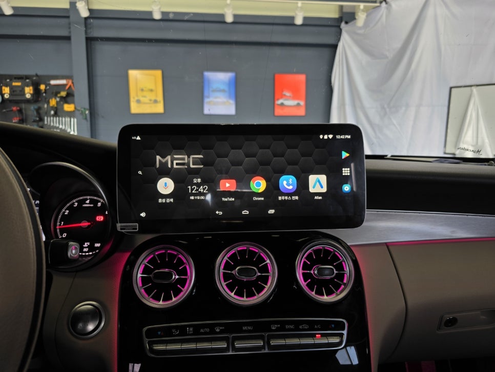 벤츠 w205 C클래스 -12인치 모니터 및 m2c-200a+