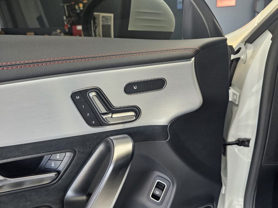 벤츠 cla250 - 통풍 시트, 컬러 안전벨트 포인트!