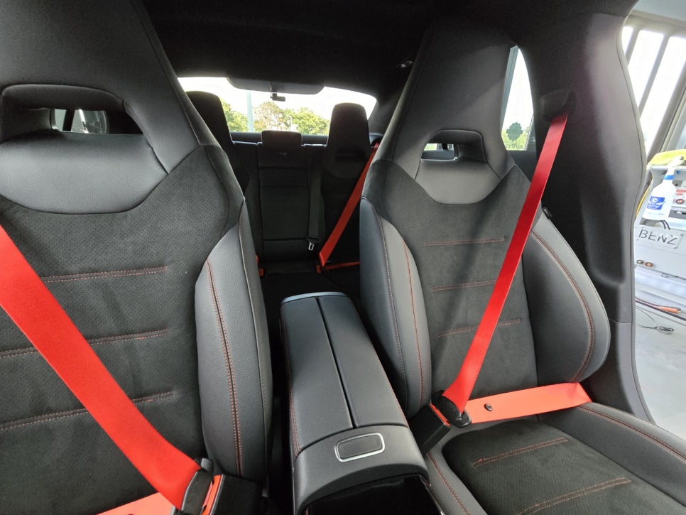 벤츠 cla250 - 통풍 시트, 컬러 안전벨트 포인트!