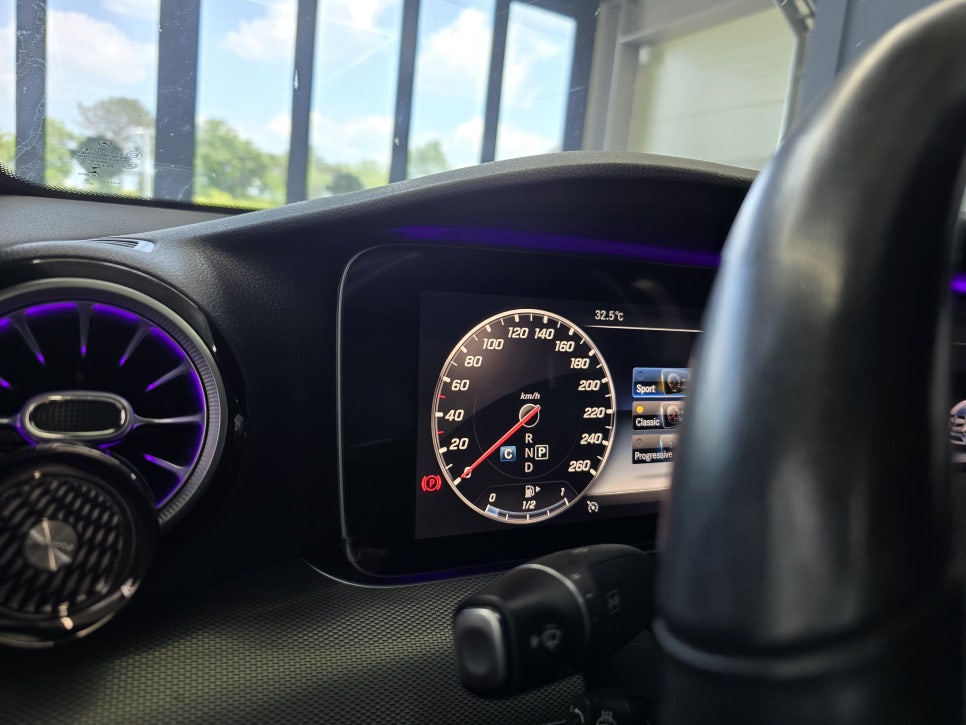 벤츠 e250 - 와이드 콕핏(리퍼 제품)