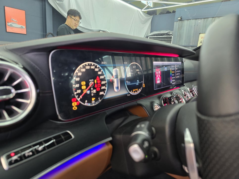 벤츠 e300 - 와이드콕핏 " E클래스에 빠질 수 없는 튜닝 !!"
