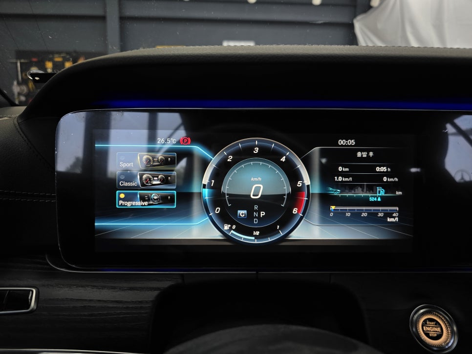 벤츠 e220d 쿠페 - 와이드콕핏, 송풍구엠비언트, 멀티컬러 코딩
