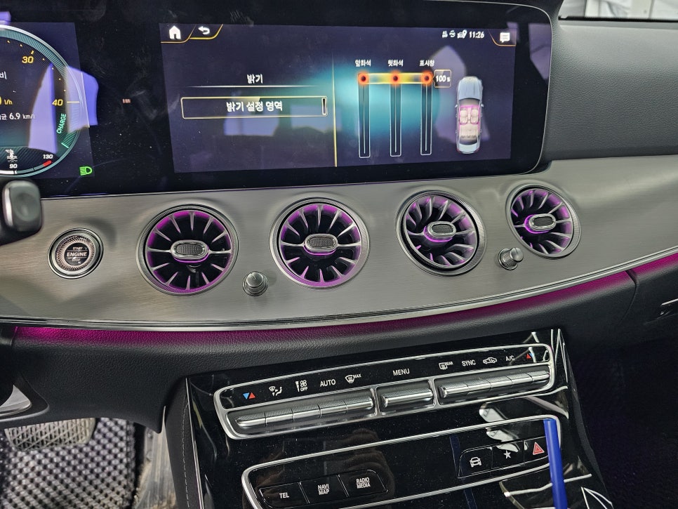 광주 벤츠 레트로핏 & 엠비언트 ] 벤츠 e250 - 송풍구 엠비언트 ( 정품led )   " 정품 led 사용해야 엠비언트가 자연스러워요 "
