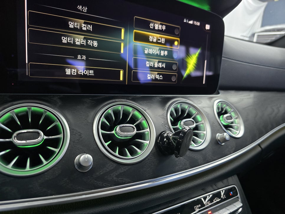 벤츠 E220d - 송풍구 엠비언트 "벤츠정품led를 시공해야하는 이유"