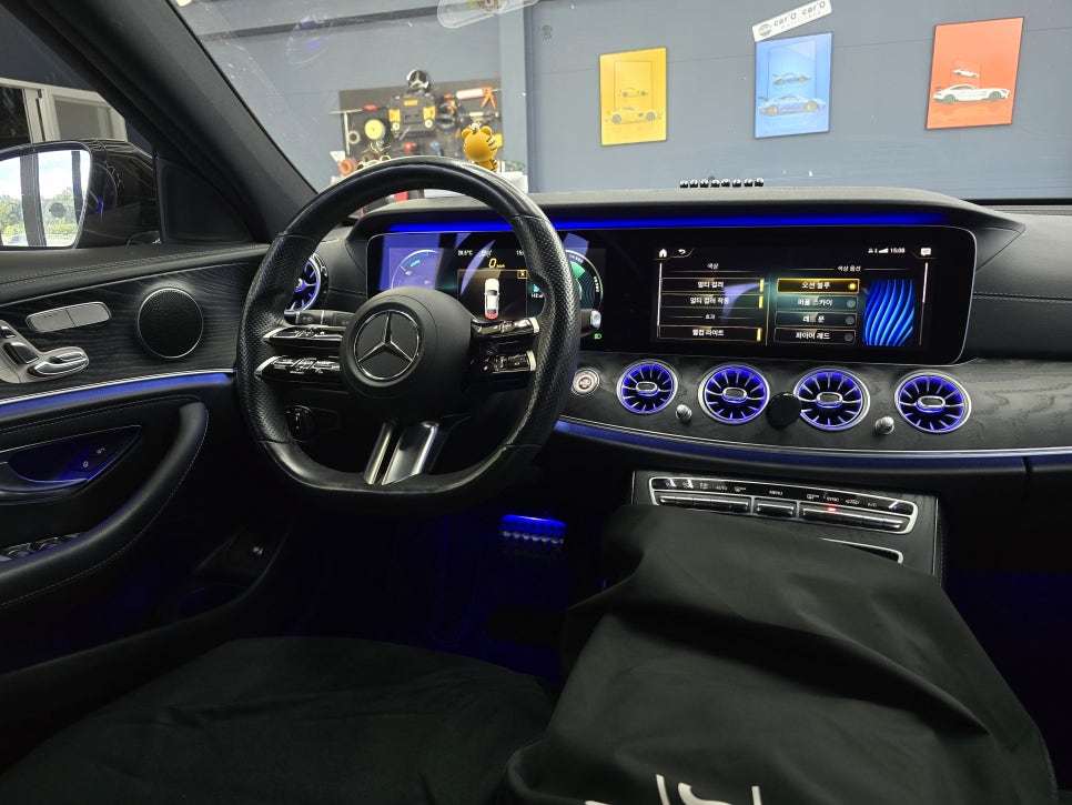 벤츠 E220d - 송풍구 엠비언트 "벤츠정품led를 시공해야하는 이유"