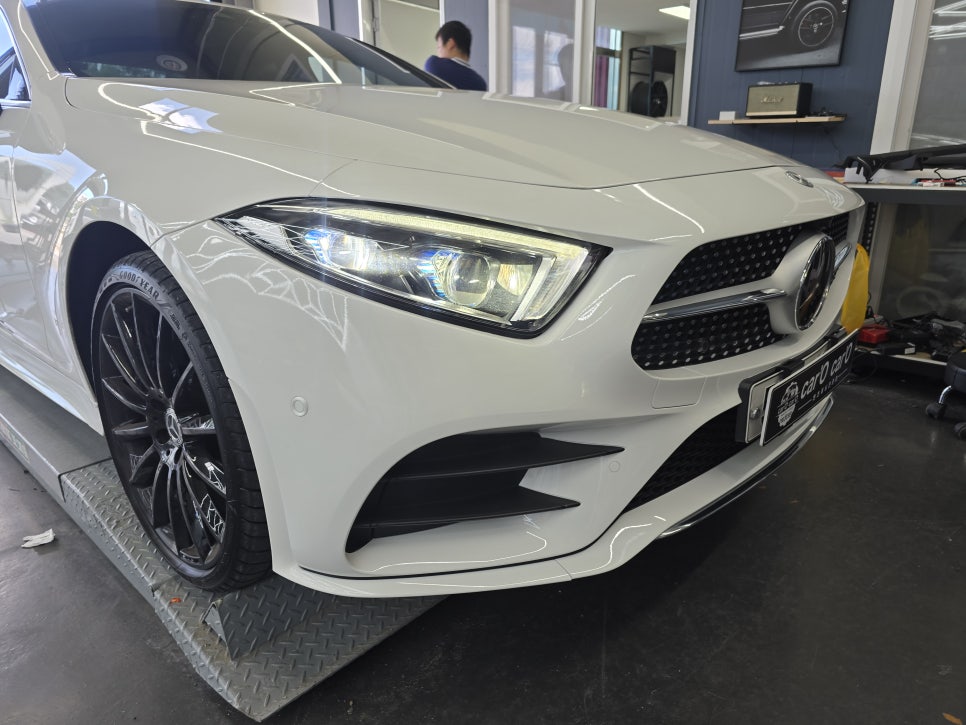 벤츠 cls400d - 세로그릴 " 어라운드보정까지 잡아줘 완벽한 시공이라고 할수 있죠~ "