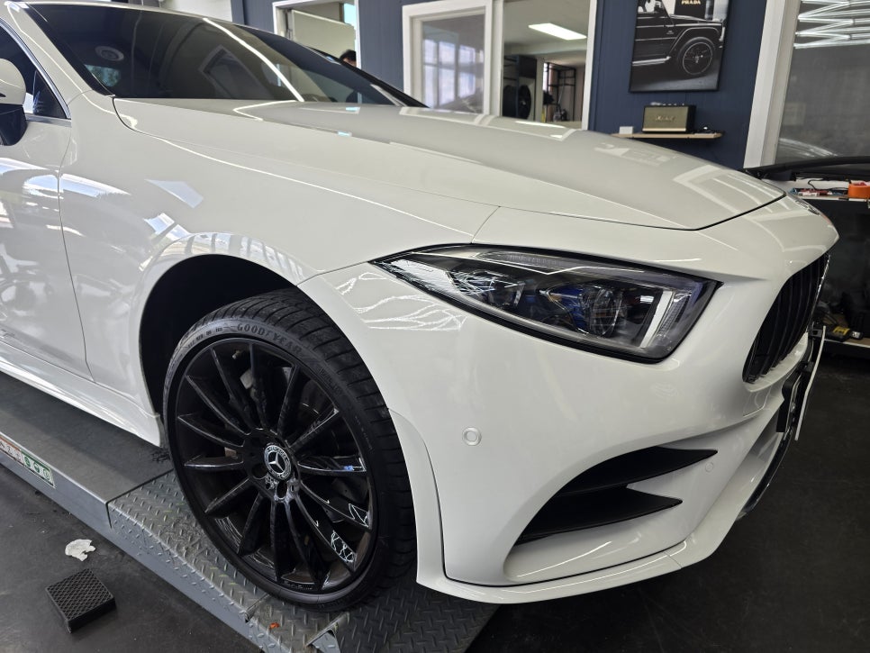 벤츠 cls400d - 세로그릴 " 어라운드보정까지 잡아줘 완벽한 시공이라고 할수 있죠~ "