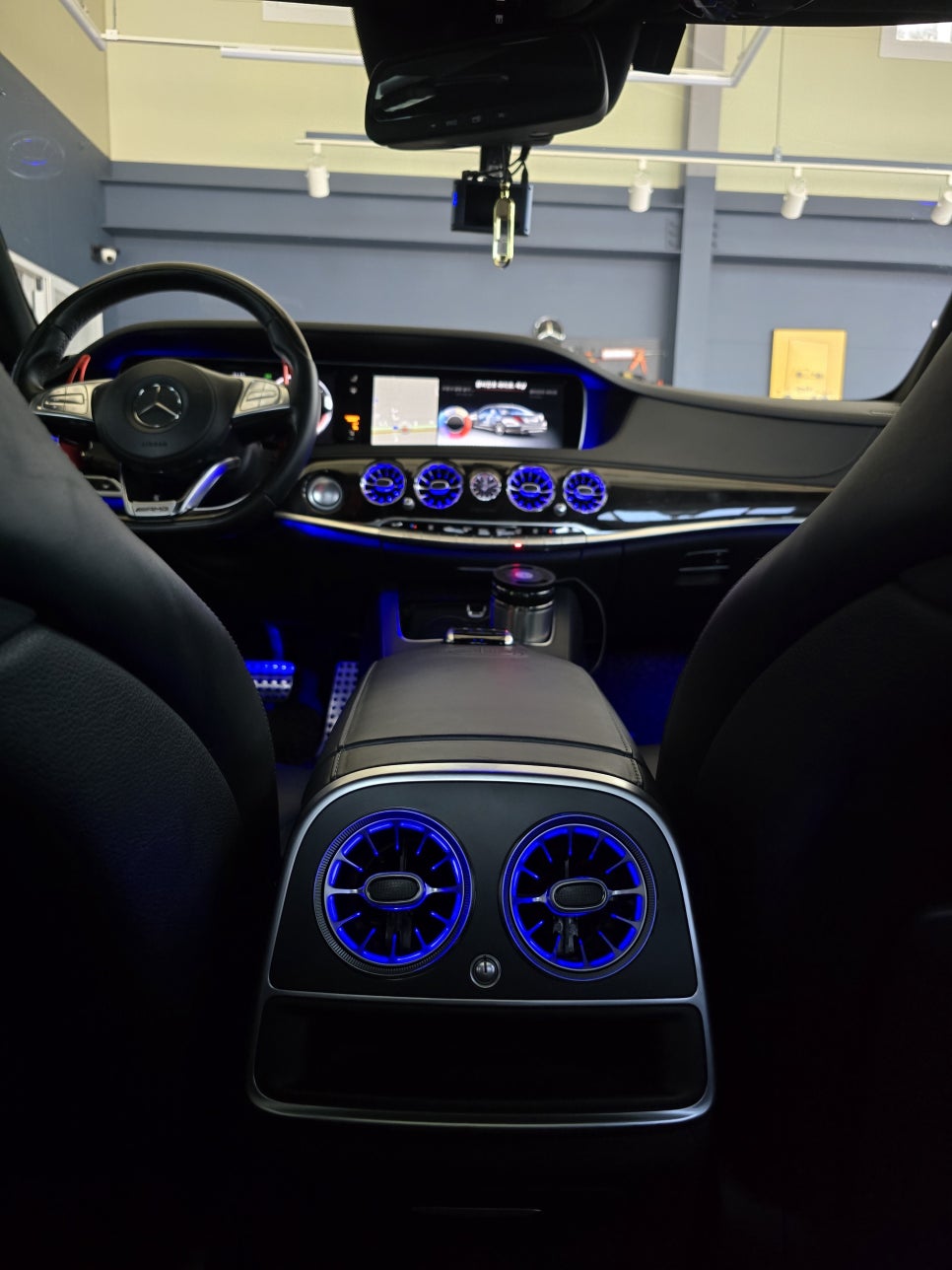 벤츠 63amg - 송풍구 엠비언트 / 타업체 컨버전 후 레이더센서 오류 → 카오카오에서 보정