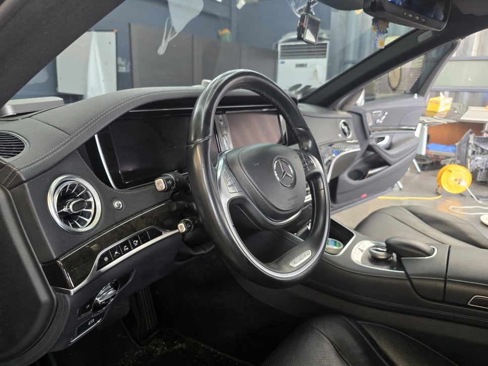 벤츠S350d - 마이바흐 우드핸들 교체
