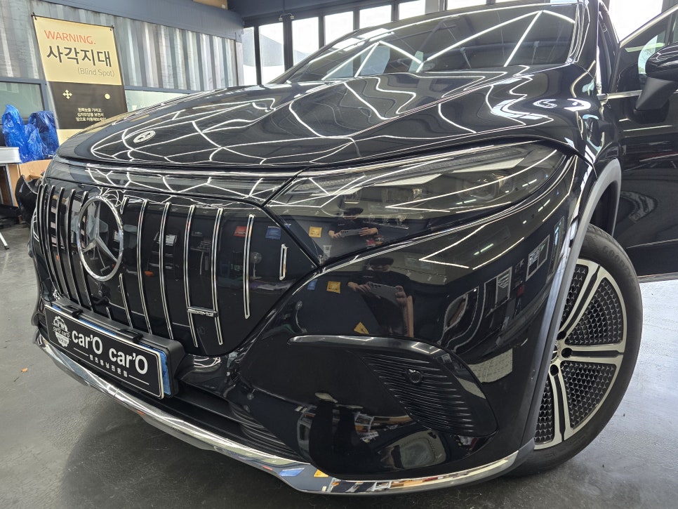 벤츠 eqs suv - 세로 그릴 " 스포티한 매력으로 변신 ! "