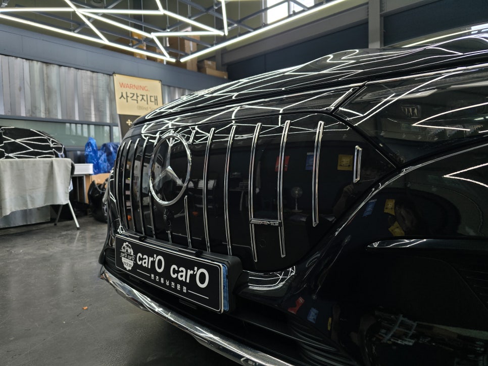 벤츠 eqs suv - 세로 그릴 " 스포티한 매력으로 변신 ! "