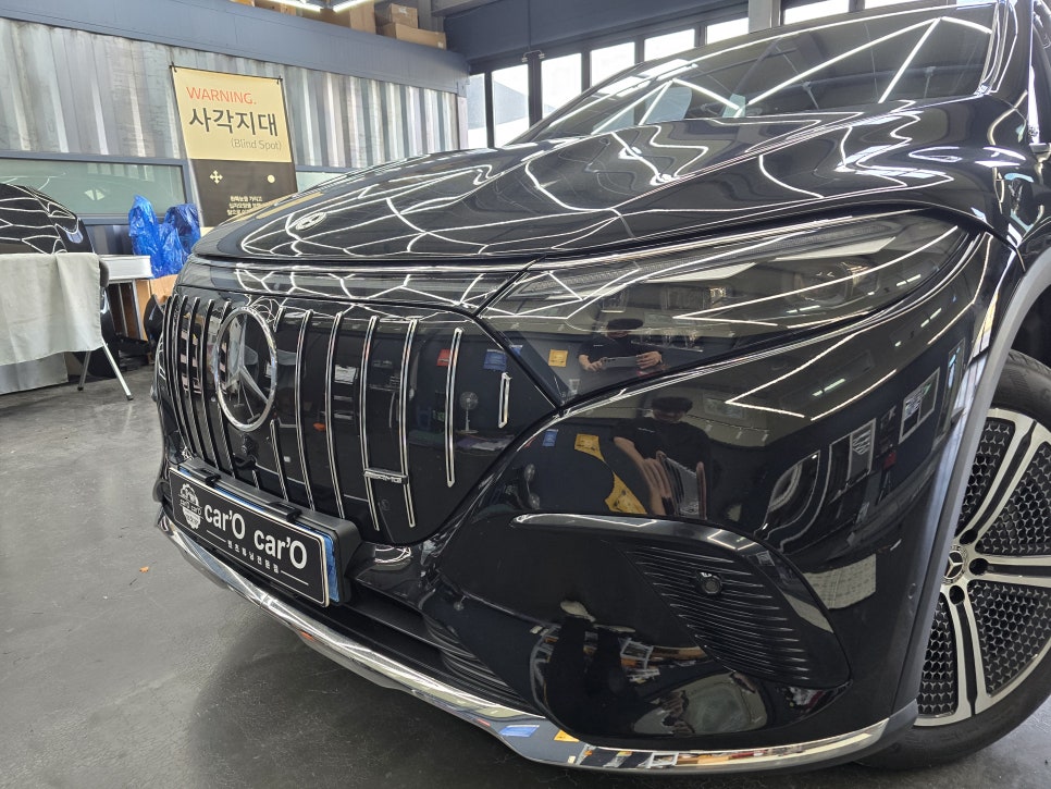 벤츠 eqs suv - 세로 그릴 " 스포티한 매력으로 변신 ! "