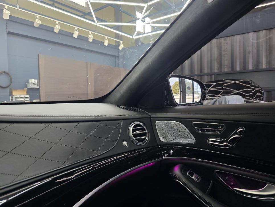 벤츠S63amg - 송풍구 엠비언트 & 3d부메스터( 하이클라스 )