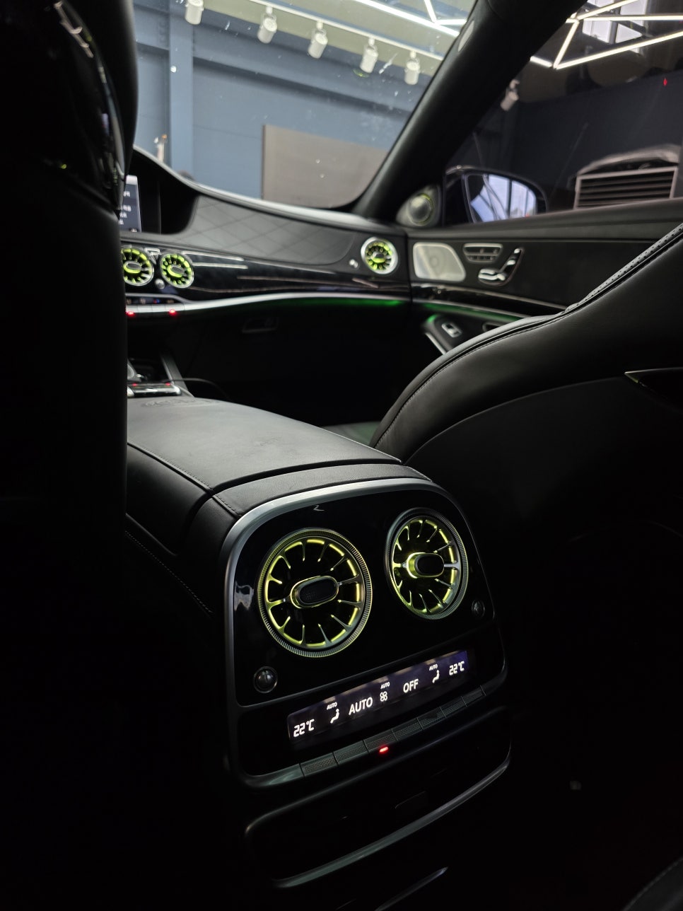 벤츠S63amg - 송풍구 엠비언트 & 3d부메스터( 하이클라스 )