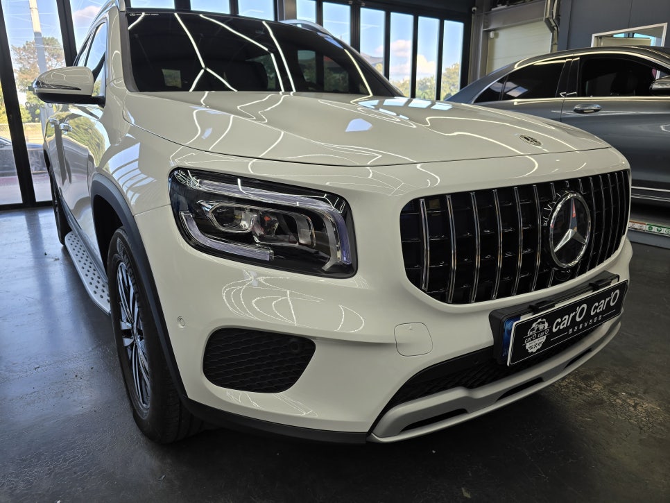 벤츠 glb200d - 세로그릴, 사이드스텝 " 외관 분위기 전환 ~ "