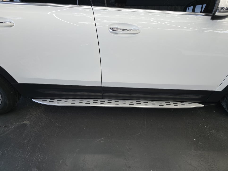 벤츠 glb200d - 세로그릴, 사이드스텝 " 외관 분위기 전환 ~ "