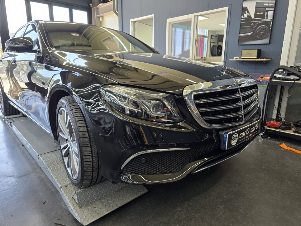 벤츠 e300 아방가르드 - 익스클루시브로 환골탈태