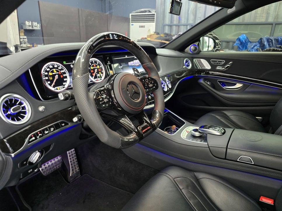 벤츠 s63amg - 송풍구 엠비언트, AMG 핸들, m2c-200a+, 리어 모니터 연동 " 여기서 포인트 !! LED 퍼포먼스 핸들 !! "