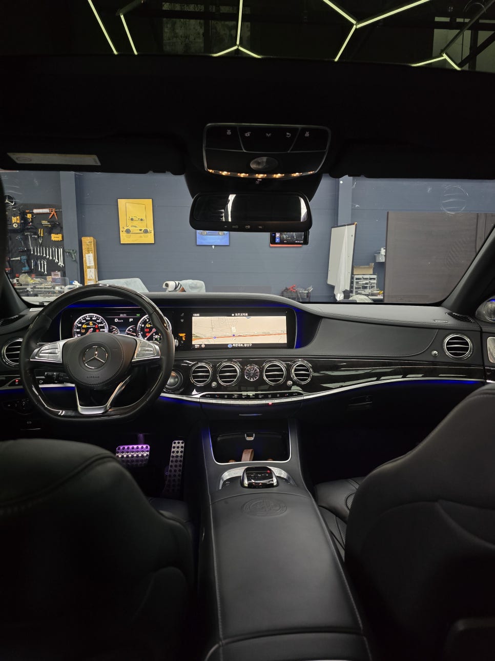 벤츠 s63amg - 송풍구 엠비언트, AMG 핸들, m2c-200a+, 리어 모니터 연동 " 여기서 포인트 !! LED 퍼포먼스 핸들 !! "