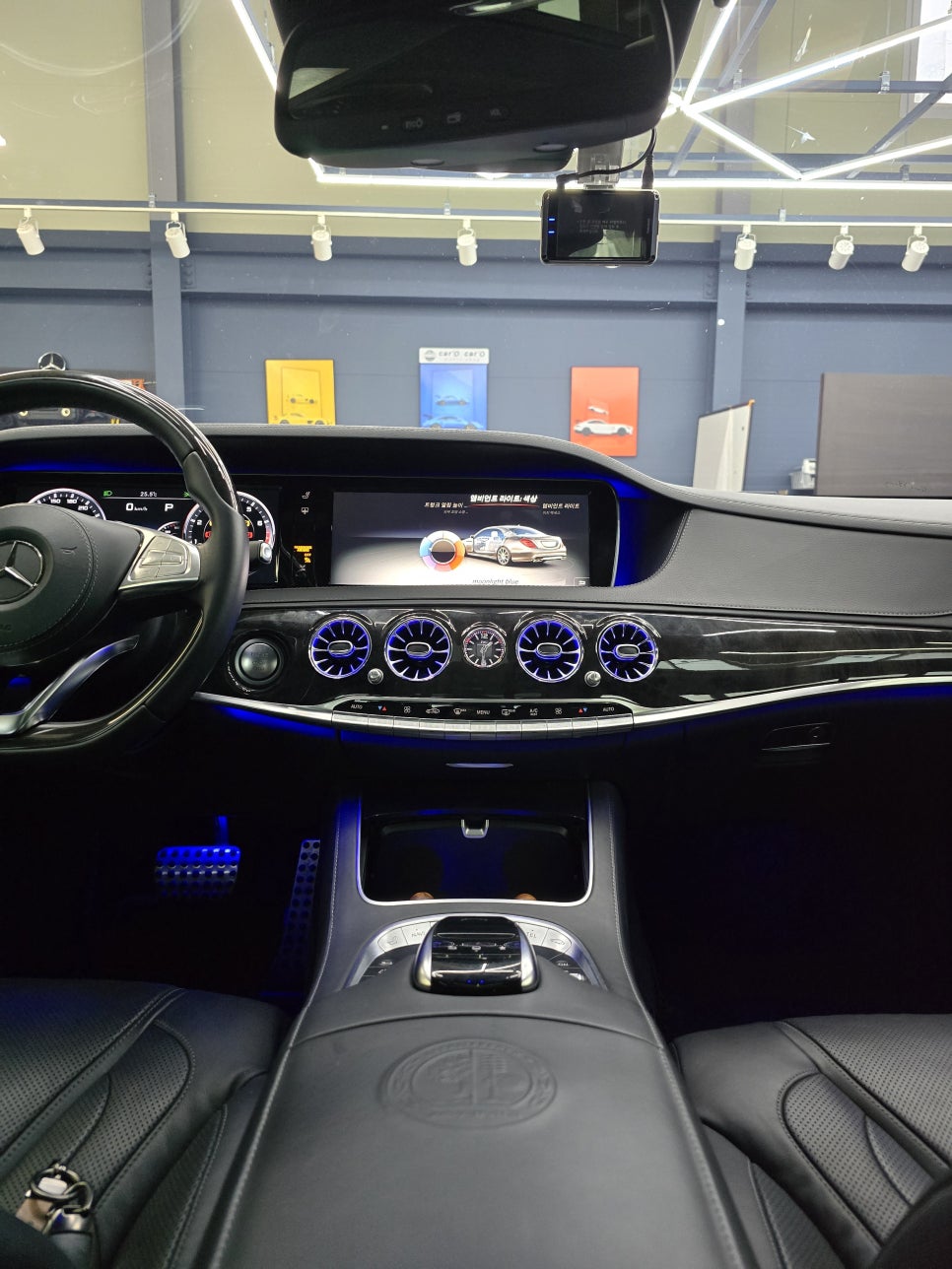 벤츠 s63amg - 송풍구 엠비언트, AMG 핸들, m2c-200a+, 리어 모니터 연동 " 여기서 포인트 !! LED 퍼포먼스 핸들 !! "