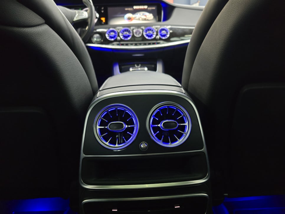 벤츠 s63amg - 송풍구 엠비언트, AMG 핸들, m2c-200a+, 리어 모니터 연동 " 여기서 포인트 !! LED 퍼포먼스 핸들 !! "