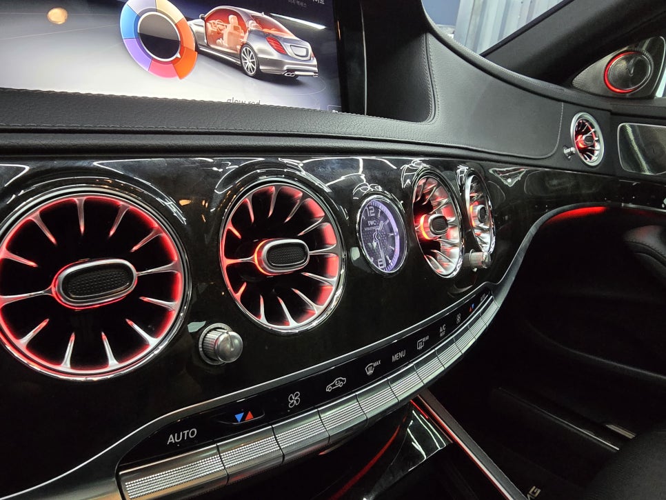 벤츠 s63amg - 송풍구 엠비언트, AMG 핸들, m2c-200a+, 리어 모니터 연동 " 여기서 포인트 !! LED 퍼포먼스 핸들 !! "