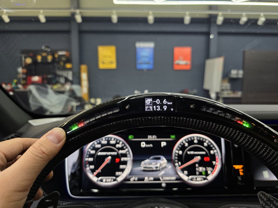 벤츠 s63amg - 송풍구 엠비언트, AMG 핸들, m2c-200a+, 리어 모니터 연동 " 여기서 포인트 !! LED 퍼포먼스 핸들 !! "