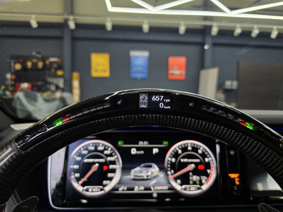 벤츠 s63amg - 송풍구 엠비언트, AMG 핸들, m2c-200a+, 리어 모니터 연동 " 여기서 포인트 !! LED 퍼포먼스 핸들 !! "
