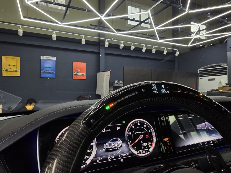 벤츠 s63amg - 송풍구 엠비언트, AMG 핸들, m2c-200a+, 리어 모니터 연동 " 여기서 포인트 !! LED 퍼포먼스 핸들 !! "