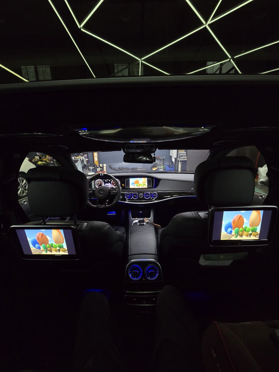 벤츠 s63amg - 송풍구 엠비언트, AMG 핸들, m2c-200a+, 리어 모니터 연동 " 여기서 포인트 !! LED 퍼포먼스 핸들 !! "