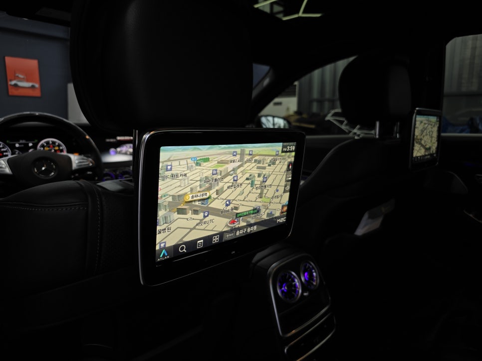 벤츠 s63amg - 송풍구 엠비언트, AMG 핸들, m2c-200a+, 리어 모니터 연동 " 여기서 포인트 !! LED 퍼포먼스 핸들 !! "
