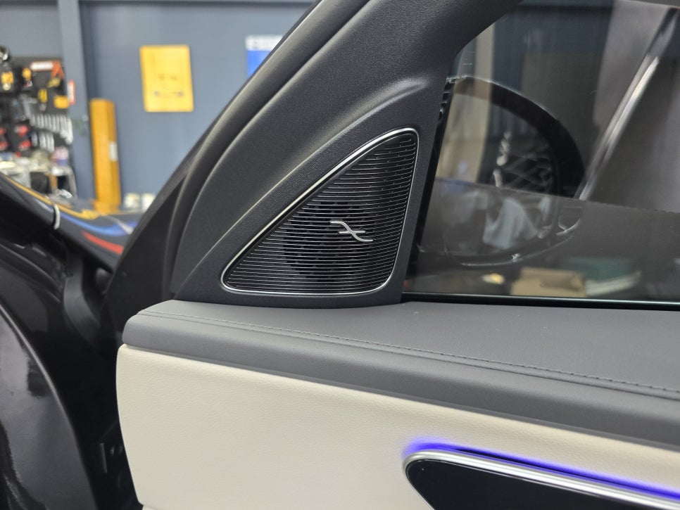벤츠 W214 E200 - 4D 부메스터 " 보는 즐거움이 2배` "