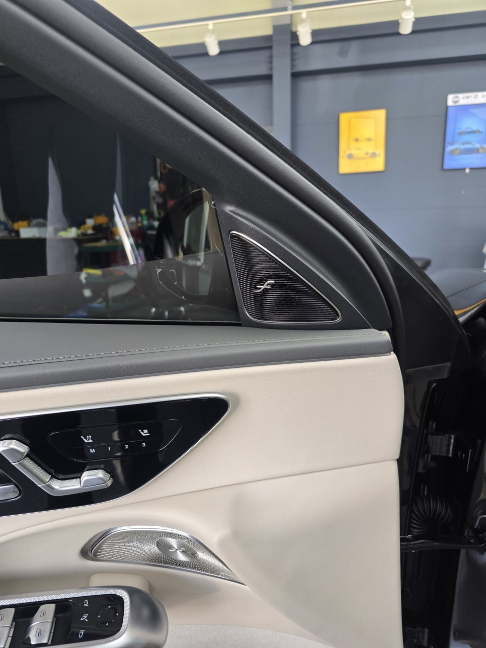 벤츠 W214 E200 - 4D 부메스터 " 보는 즐거움이 2배` "