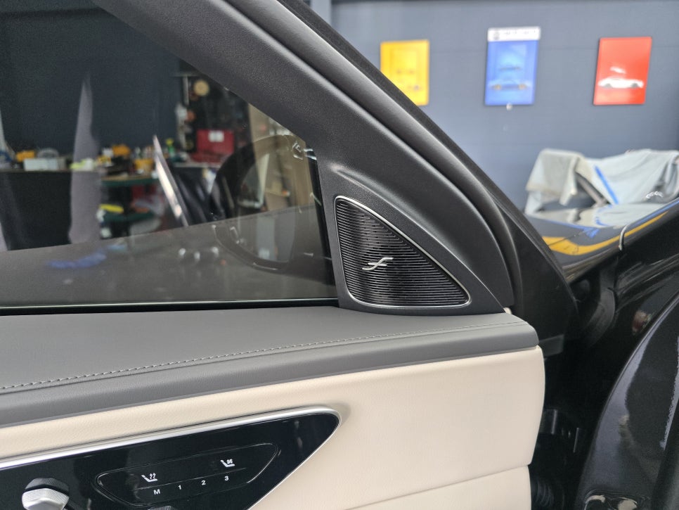 벤츠 W214 E200 - 4D 부메스터 " 보는 즐거움이 2배` "