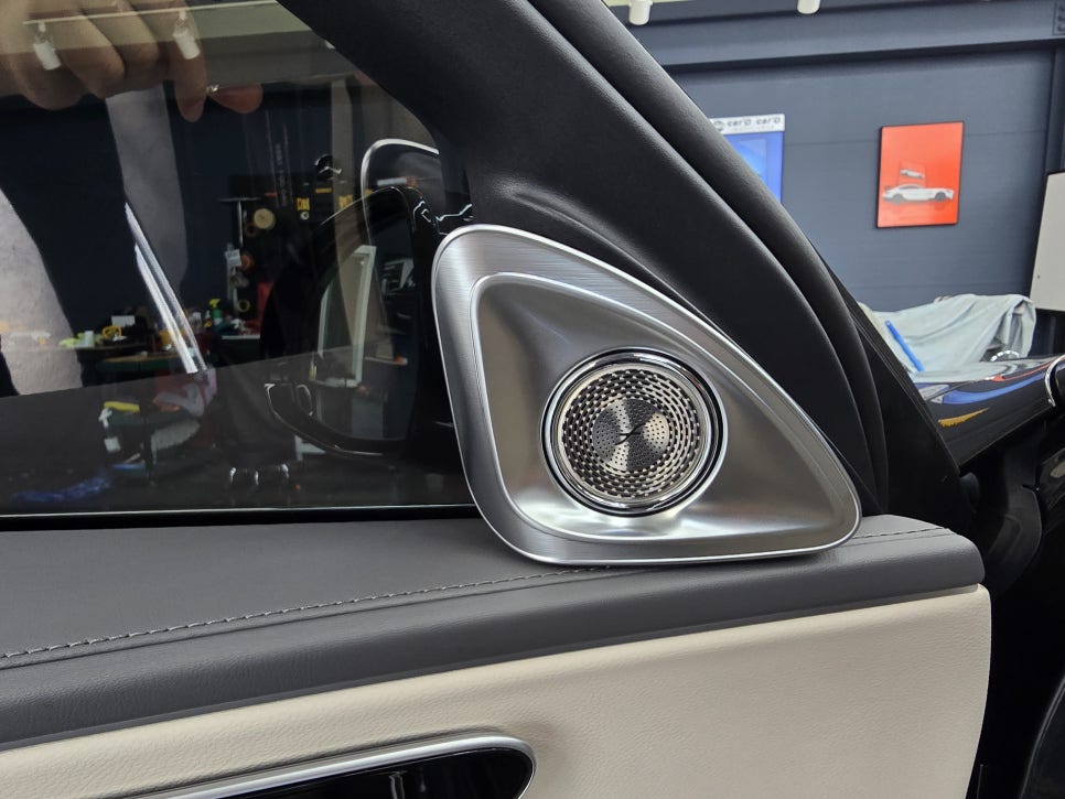 벤츠 W214 E200 - 4D 부메스터 " 보는 즐거움이 2배` "
