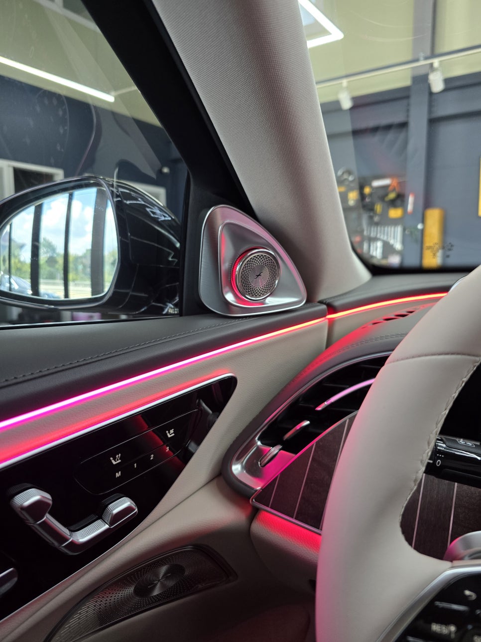 벤츠 W214 E200 - 4D 부메스터 " 보는 즐거움이 2배` "