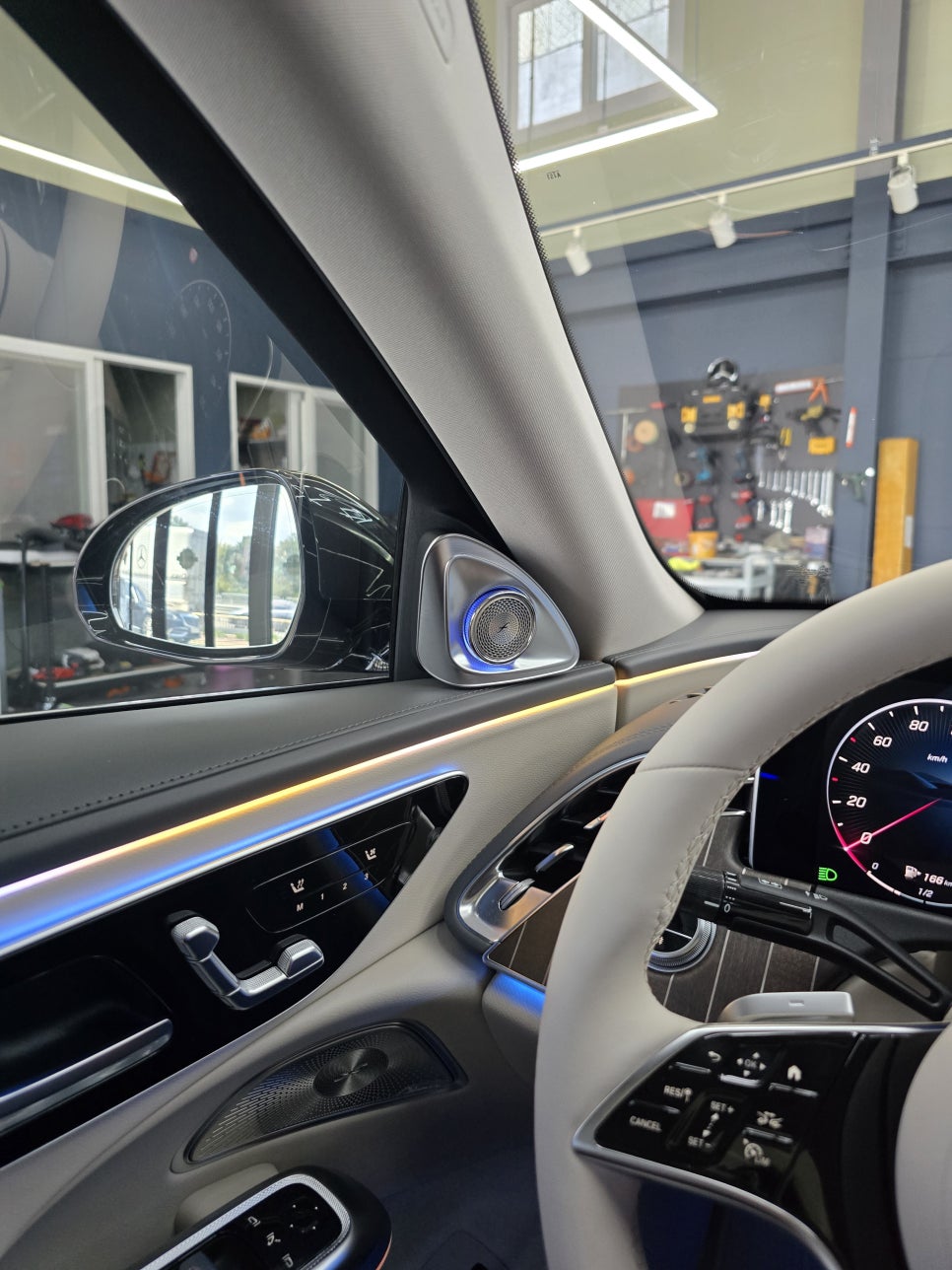 벤츠 W214 E200 - 4D 부메스터 " 보는 즐거움이 2배` "