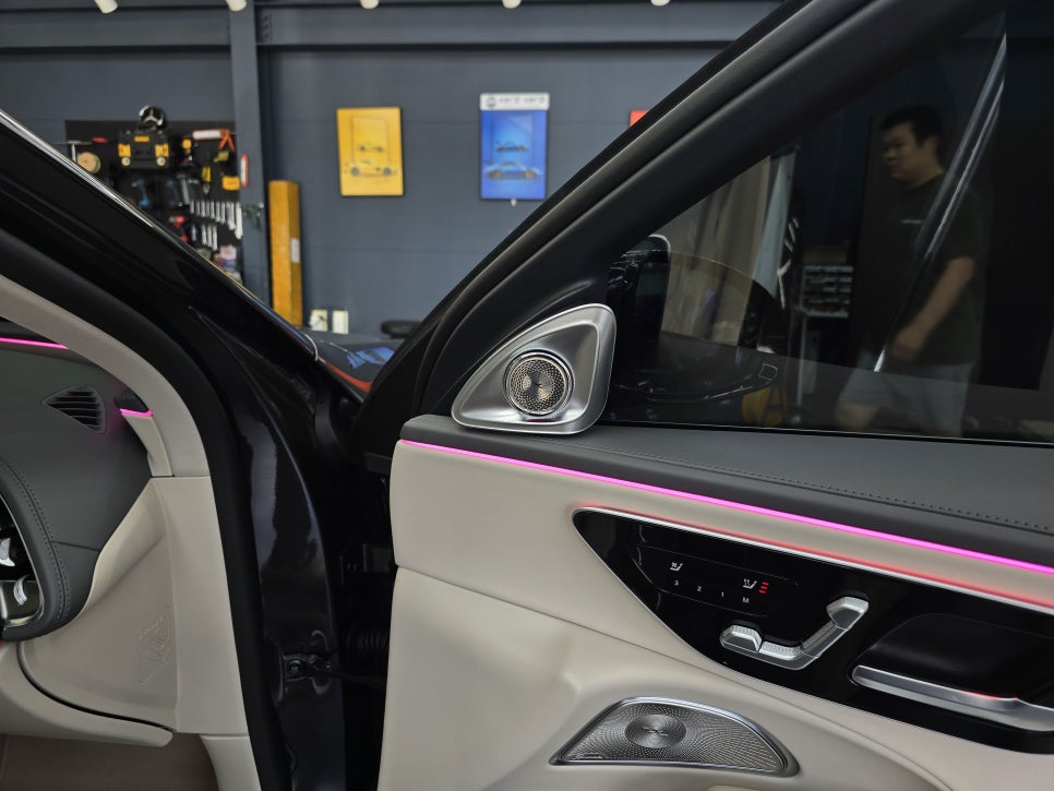벤츠 W214 E200 - 4D 부메스터 " 보는 즐거움이 2배` "