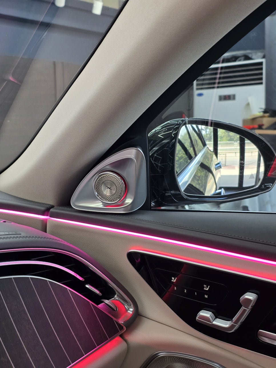벤츠 W214 E200 - 4D 부메스터 " 보는 즐거움이 2배` "
