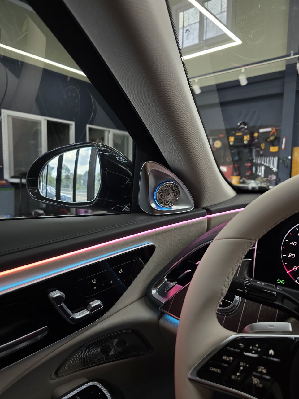 벤츠 W214 E200 - 4D 부메스터 " 보는 즐거움이 2배` "