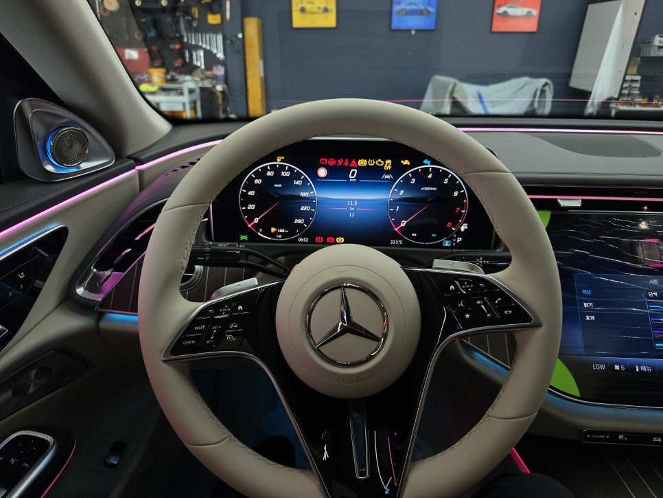 벤츠 W214 E200 - 4D 부메스터 " 보는 즐거움이 2배` "