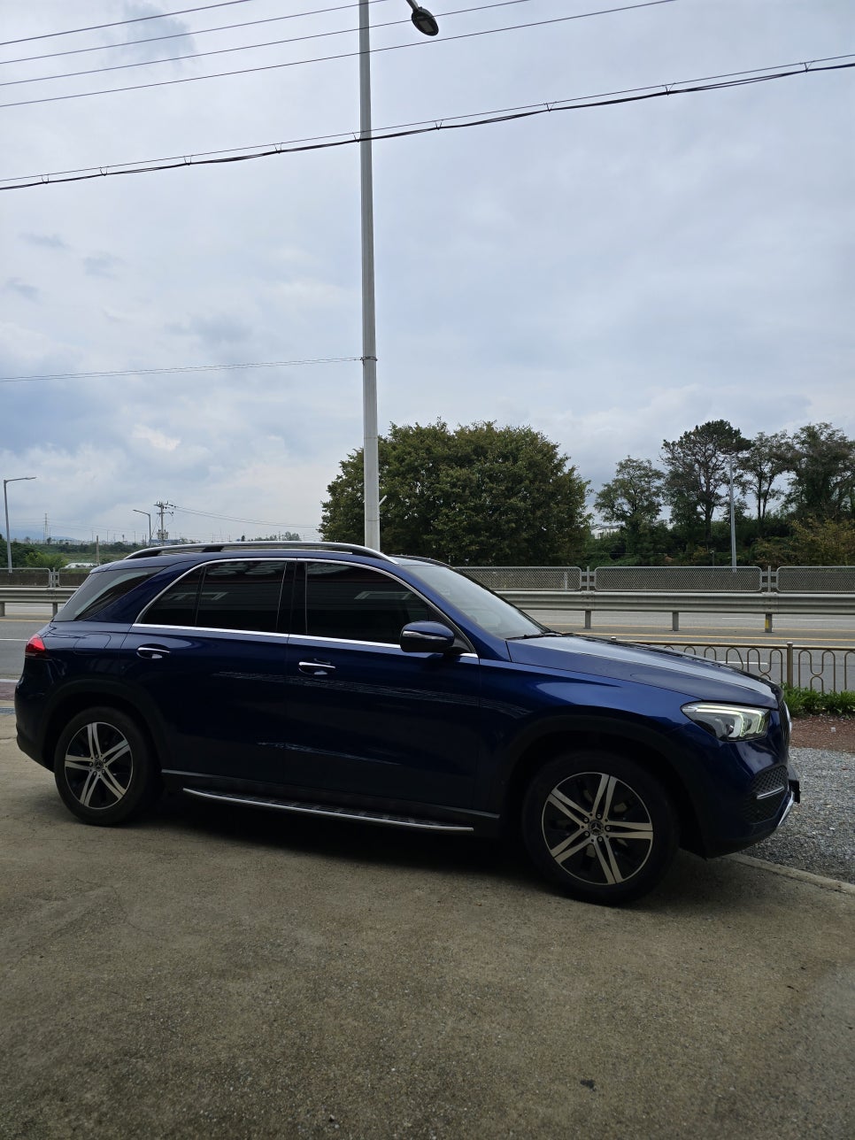 벤츠 gle300d - 세로 그릴, 광각 미러 " 타던 차량의 디자인이 실증 난다면..???"