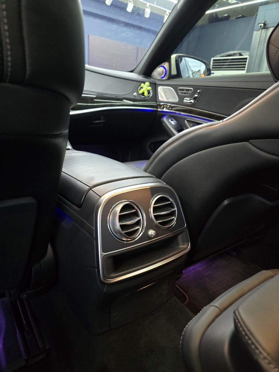 벤츠 엠비언트는 광주 카오카오 ] 벤츠S63amg - 송풍구 엠비언트, 도어스팟