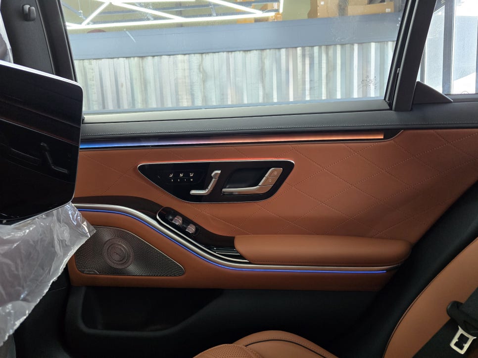 벤츠 w223 s500 - 액티브 엠비언트 " 액비브 엠비언트가 없다면 S클래스라 할 수 없죠~~ "