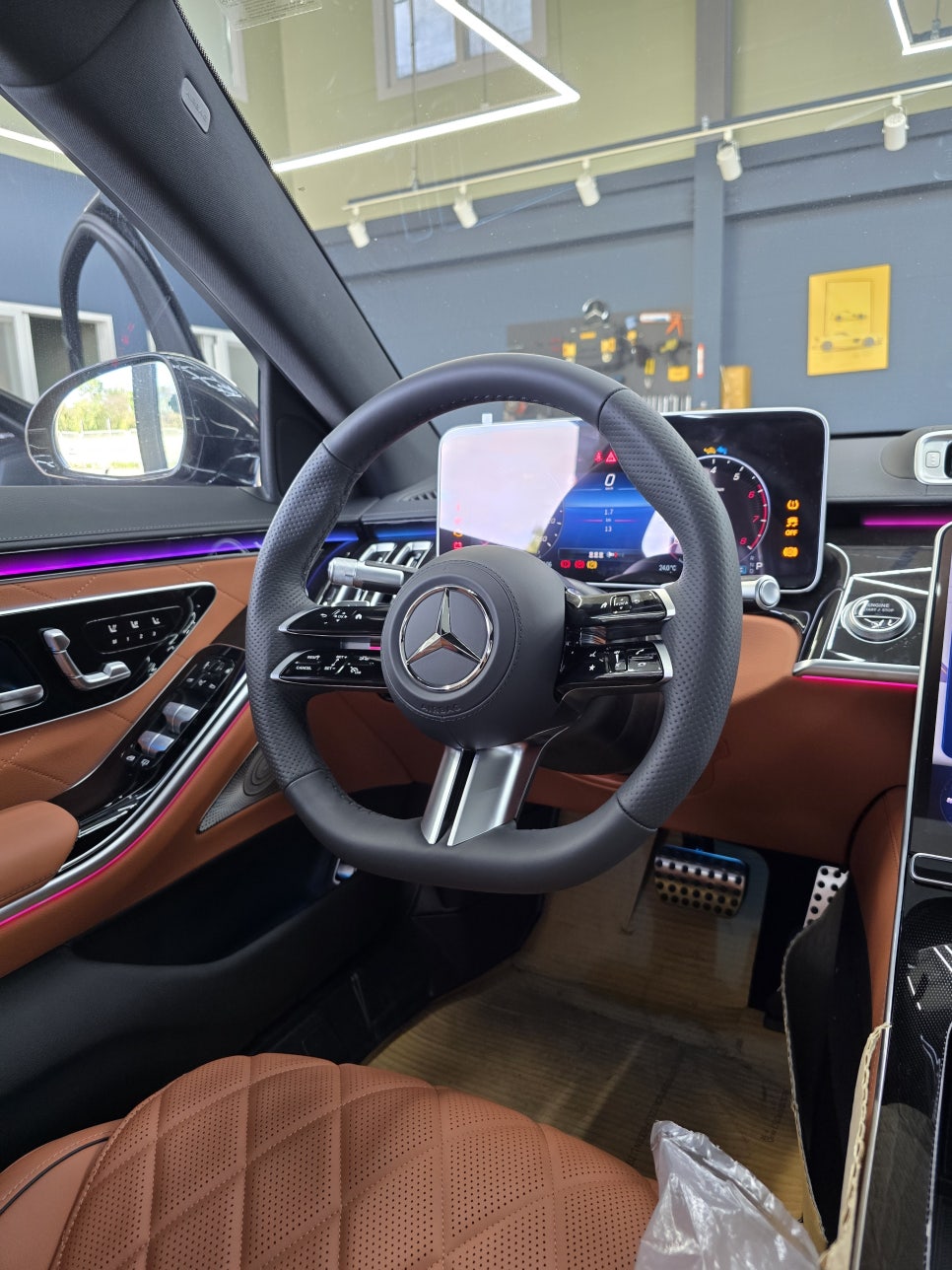 벤츠 w223 s500 - 액티브 엠비언트 " 액비브 엠비언트가 없다면 S클래스라 할 수 없죠~~ "