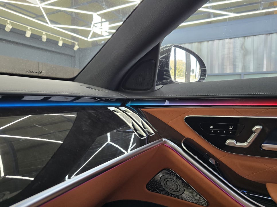 벤츠 w223 s500 - 액티브 엠비언트 " 액비브 엠비언트가 없다면 S클래스라 할 수 없죠~~ "