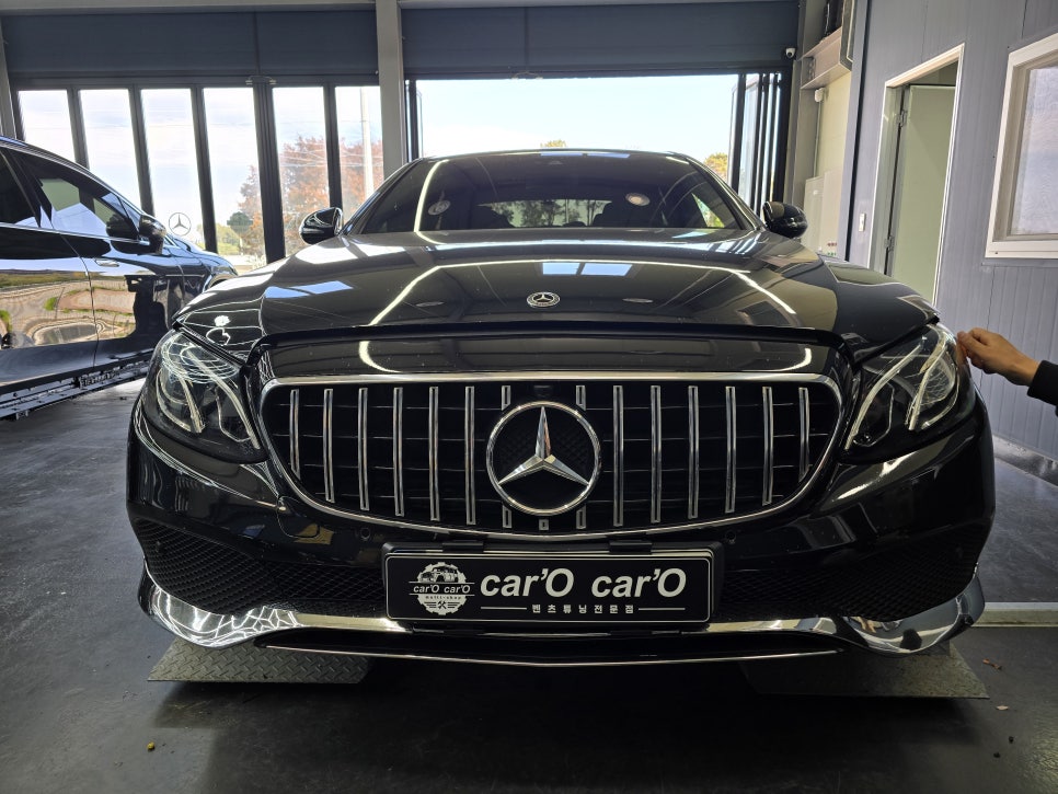 벤츠 e클래스 아방가르드 - 43amg 프론트 범퍼 교체 " 벤츠의 변신은 무죄 !! "