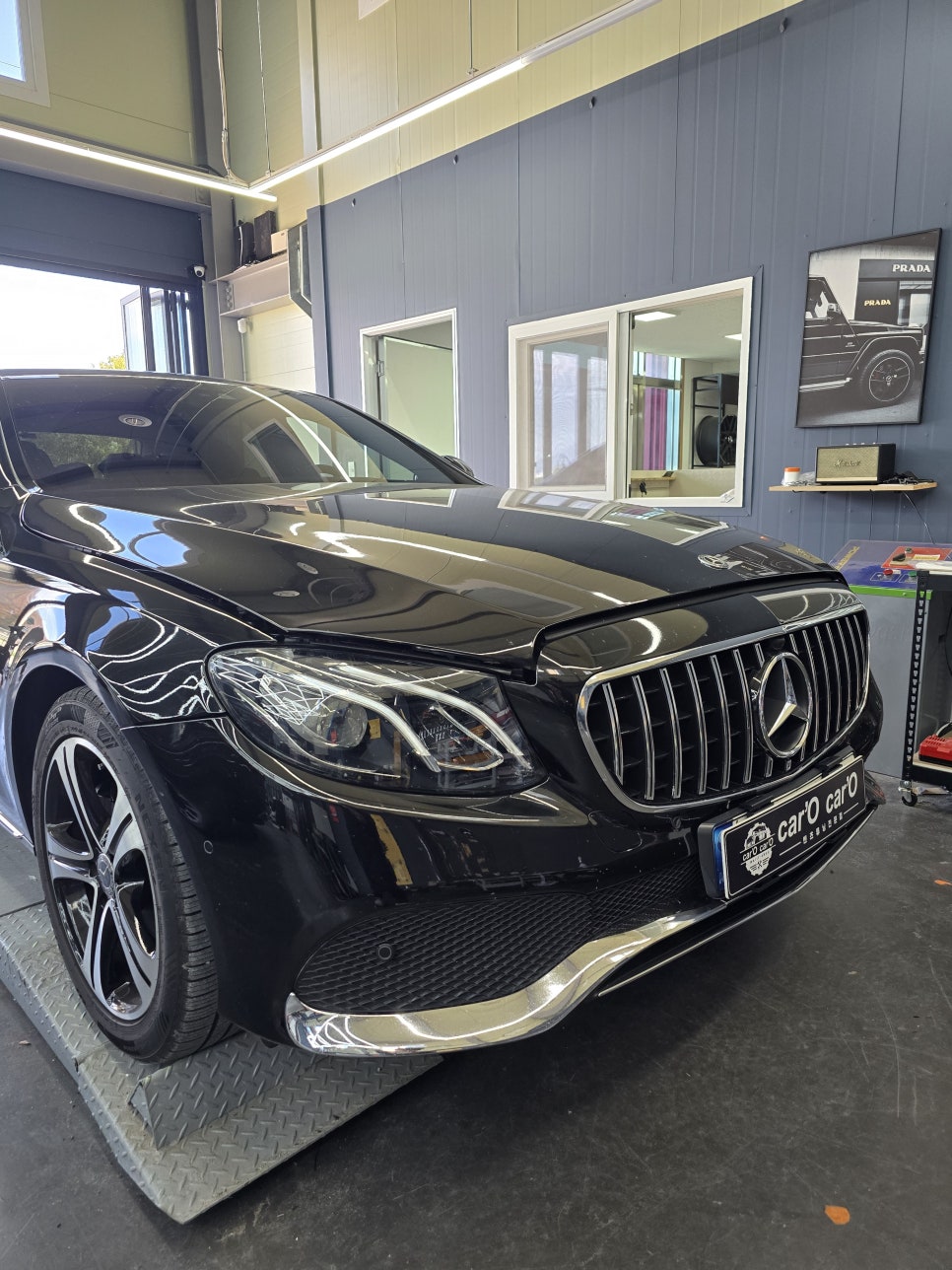 벤츠 e클래스 아방가르드 - 43amg 프론트 범퍼 교체 " 벤츠의 변신은 무죄 !! "